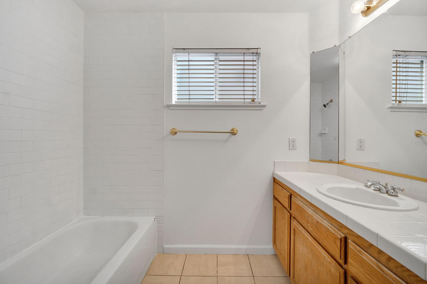 4466 W Celeste Ave, Fresno, CA 93722