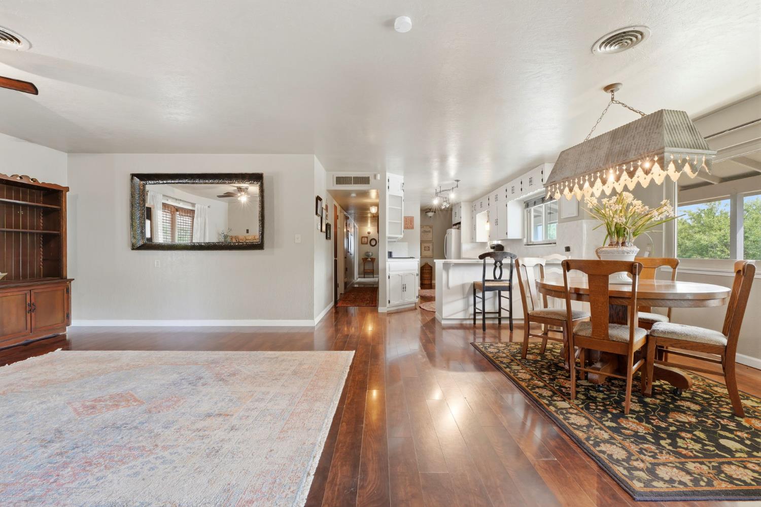 5308 E Mount Whitney Ave, Laton, CA 93242