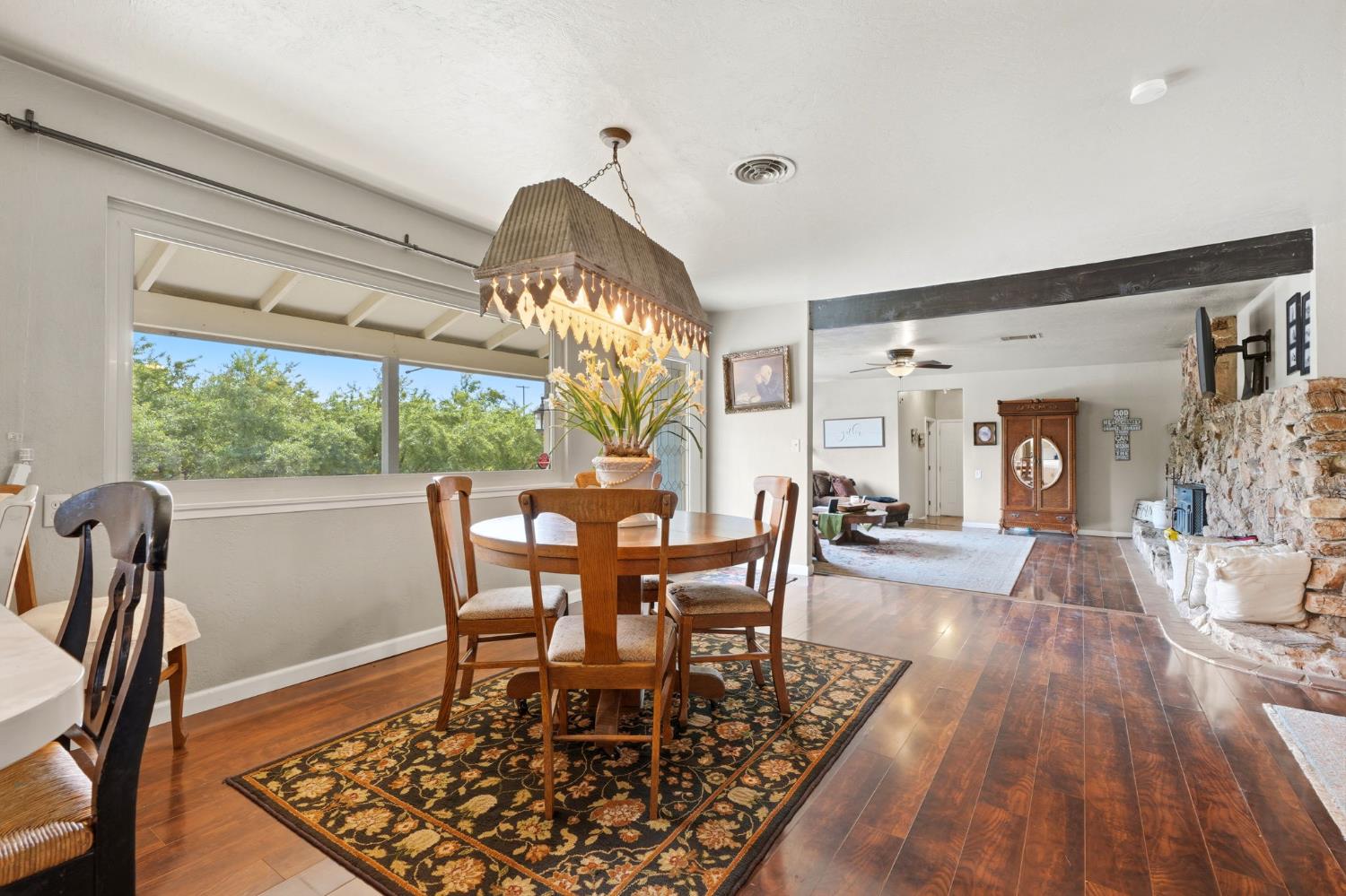 5308 E Mount Whitney Ave, Laton, CA 93242