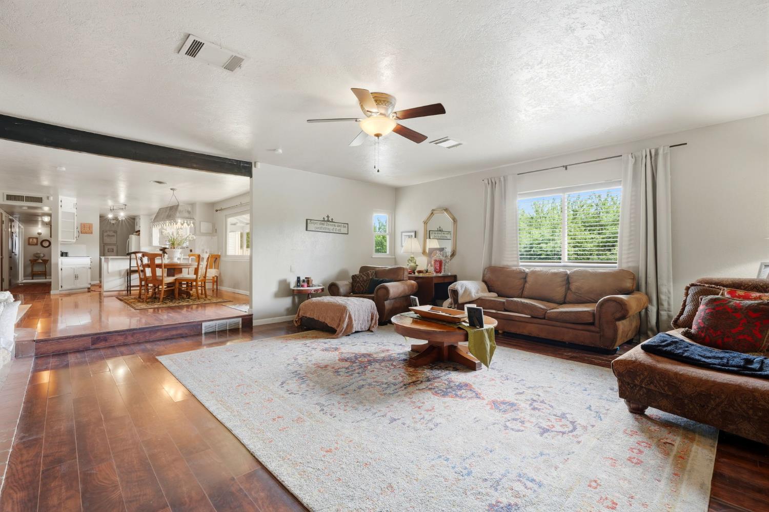 5308 E Mount Whitney Ave, Laton, CA 93242