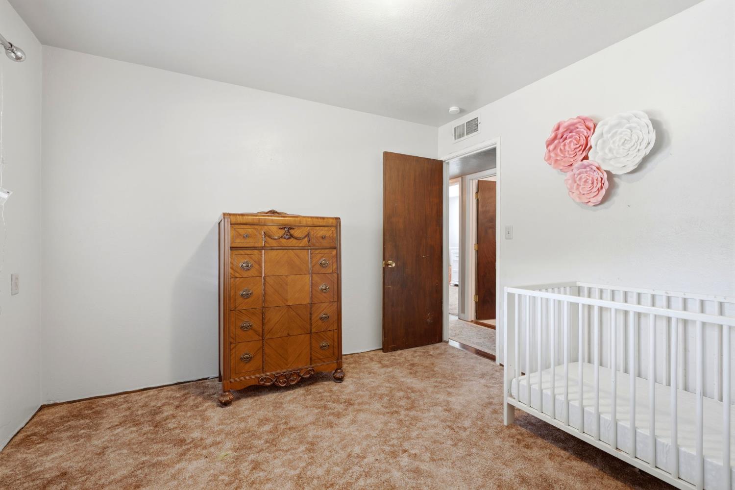 5308 E Mount Whitney Ave, Laton, CA 93242