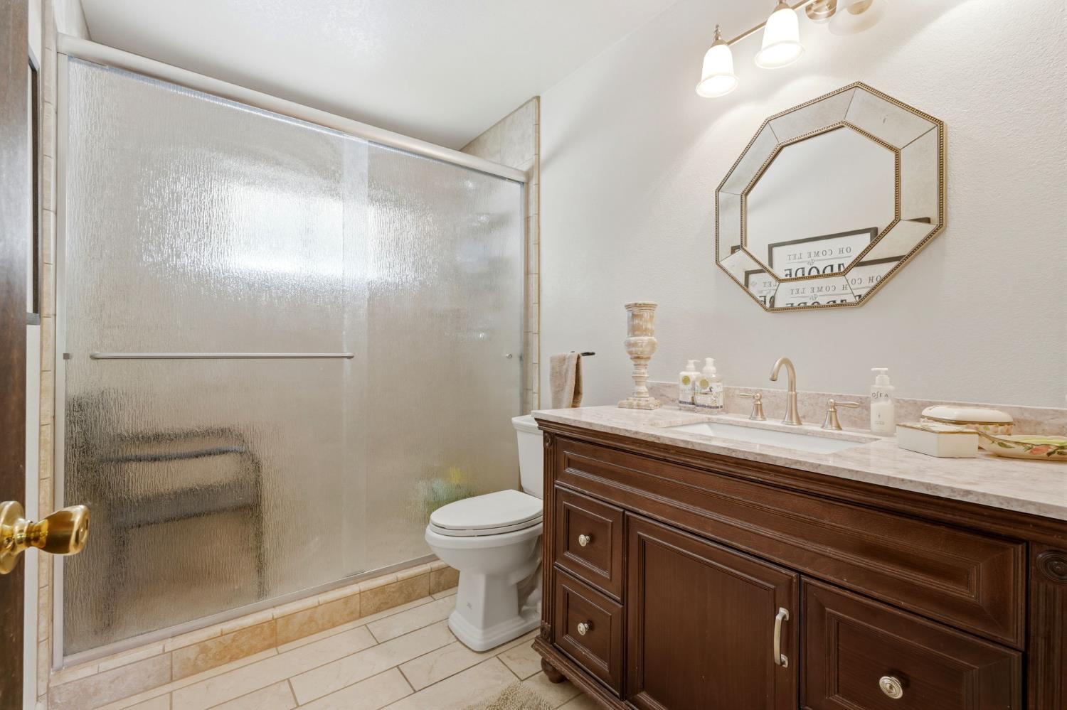 5308 E Mount Whitney Ave, Laton, CA 93242