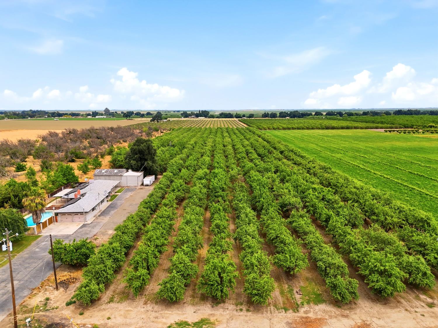 5308 E Mount Whitney Ave, Laton, CA 93242