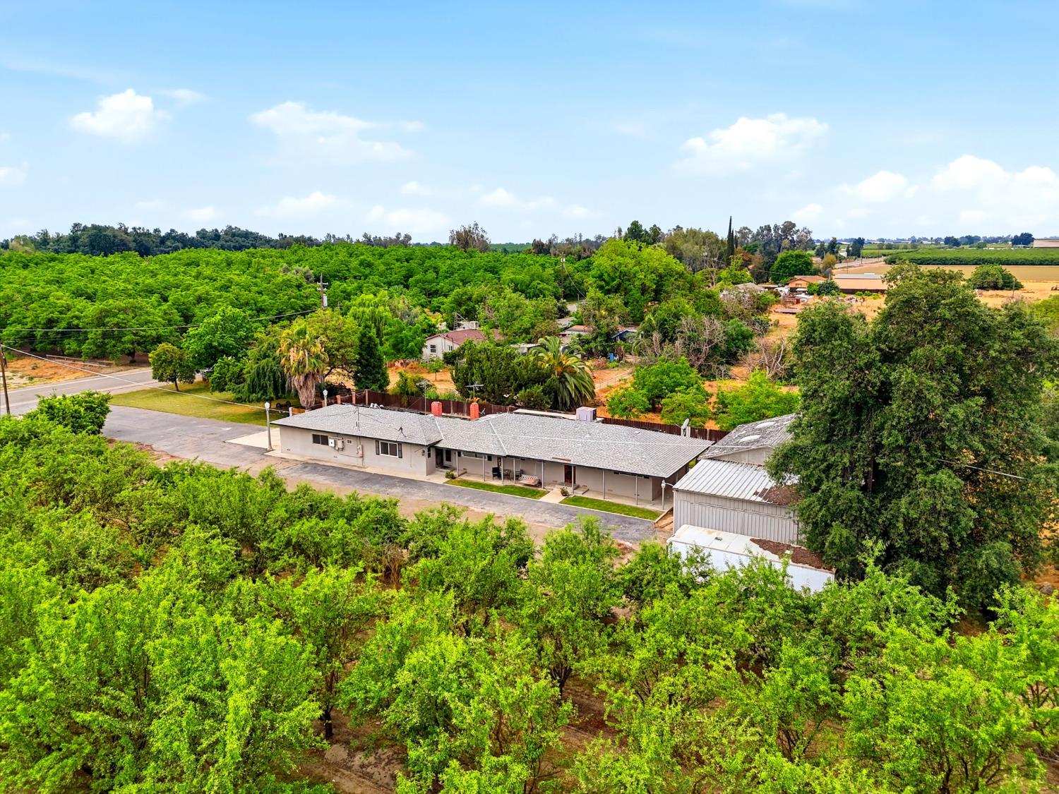 5308 E Mount Whitney Ave, Laton, CA 93242