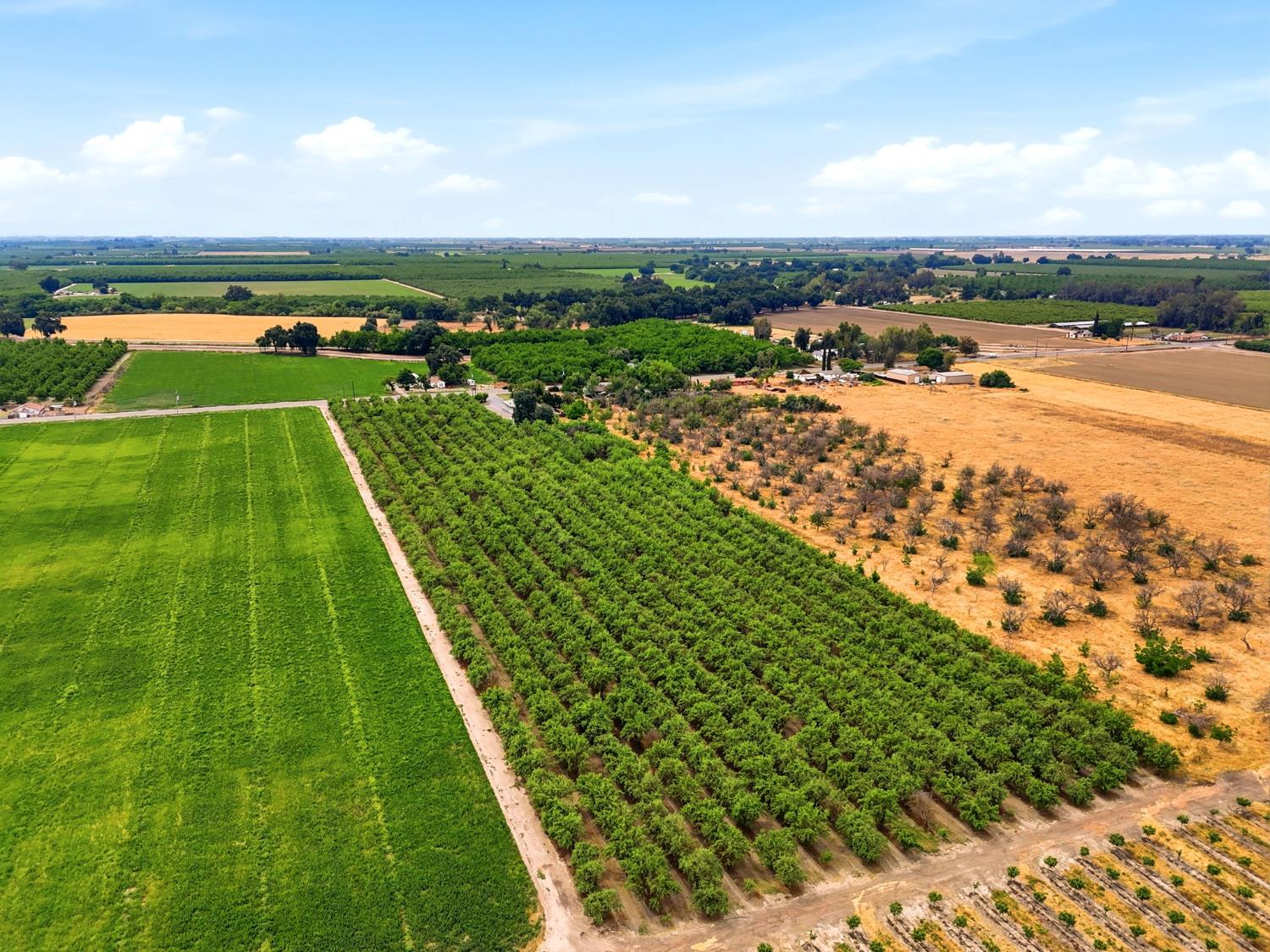 5308 E Mount Whitney Ave, Laton, CA 93242