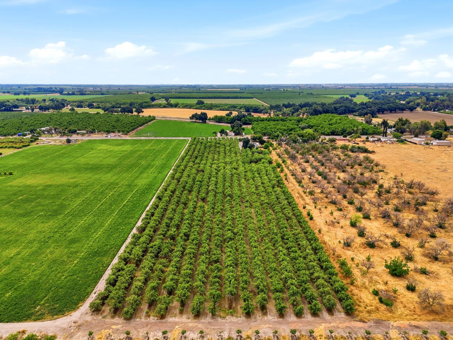 5308 E Mount Whitney Ave, Laton, CA 93242