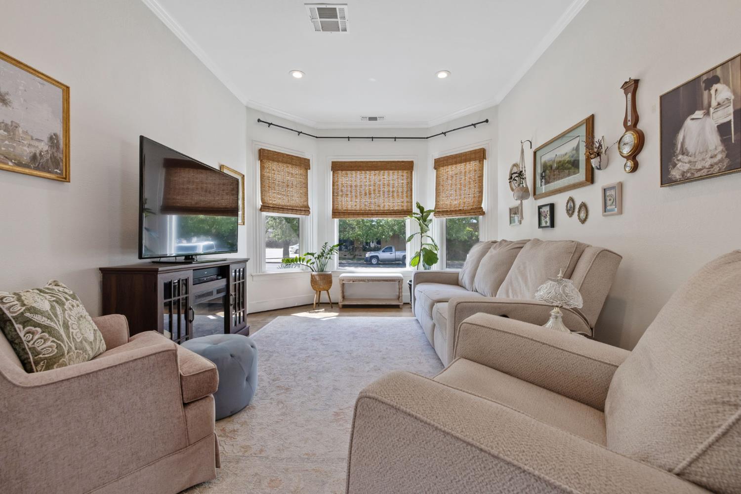 124 W Florinda St, Hanford, CA 93230