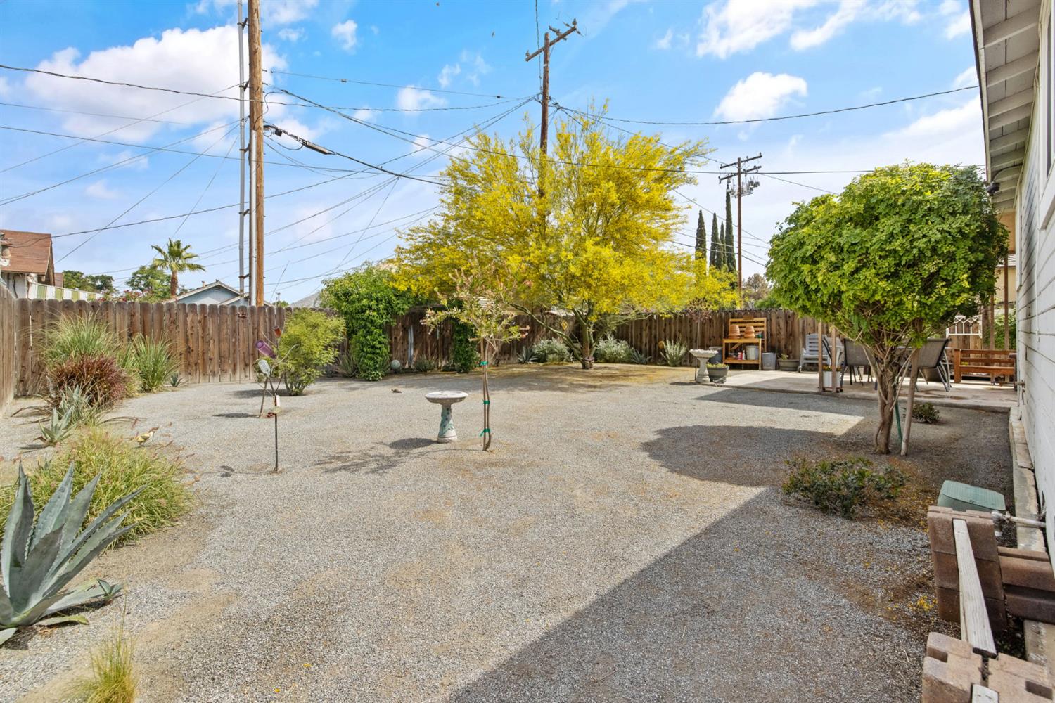 124 W Florinda St, Hanford, CA 93230