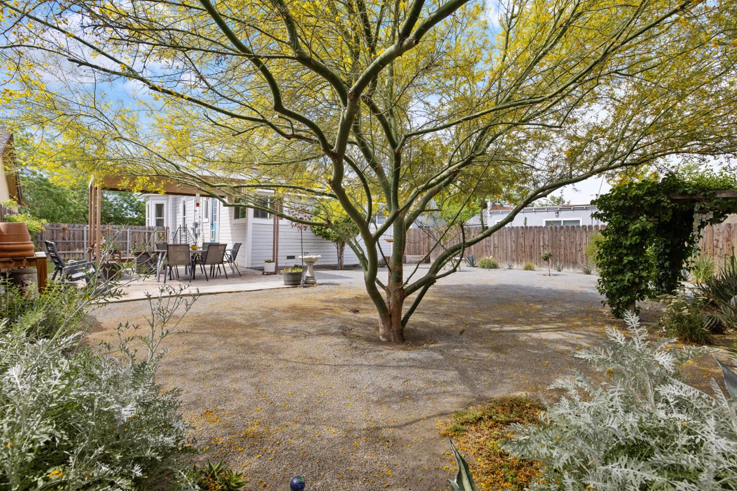 124 W Florinda St, Hanford, CA 93230