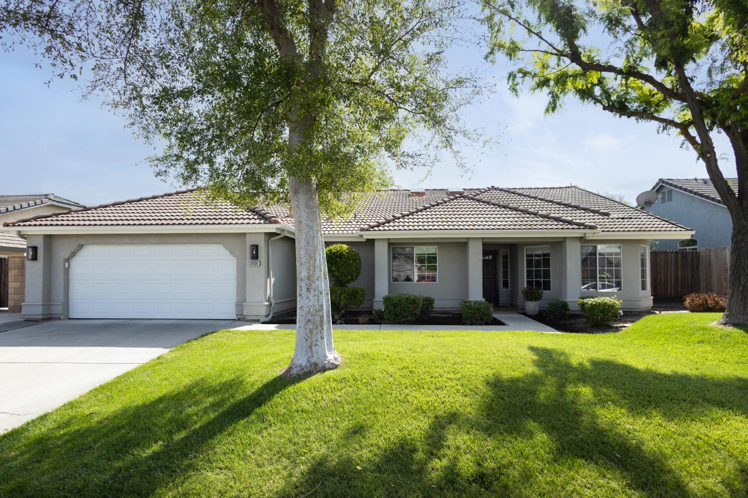 2609 Pine Castle Dr, Hanford, CA 93230