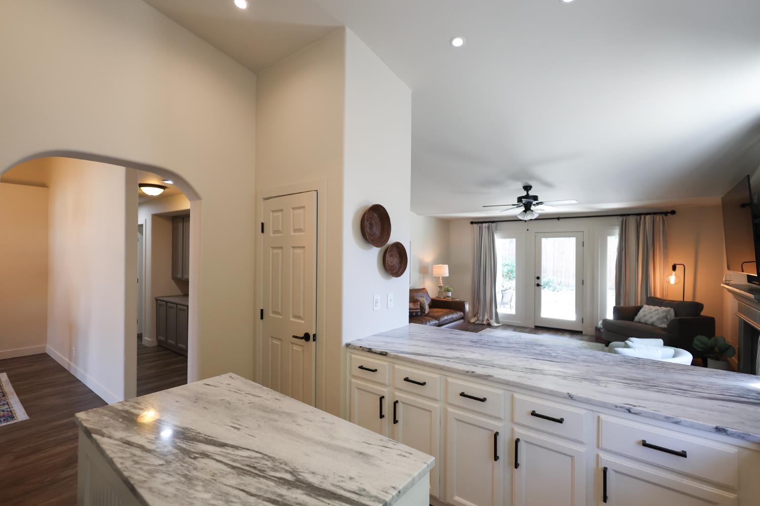 2609 Pine Castle Dr, Hanford, CA 93230