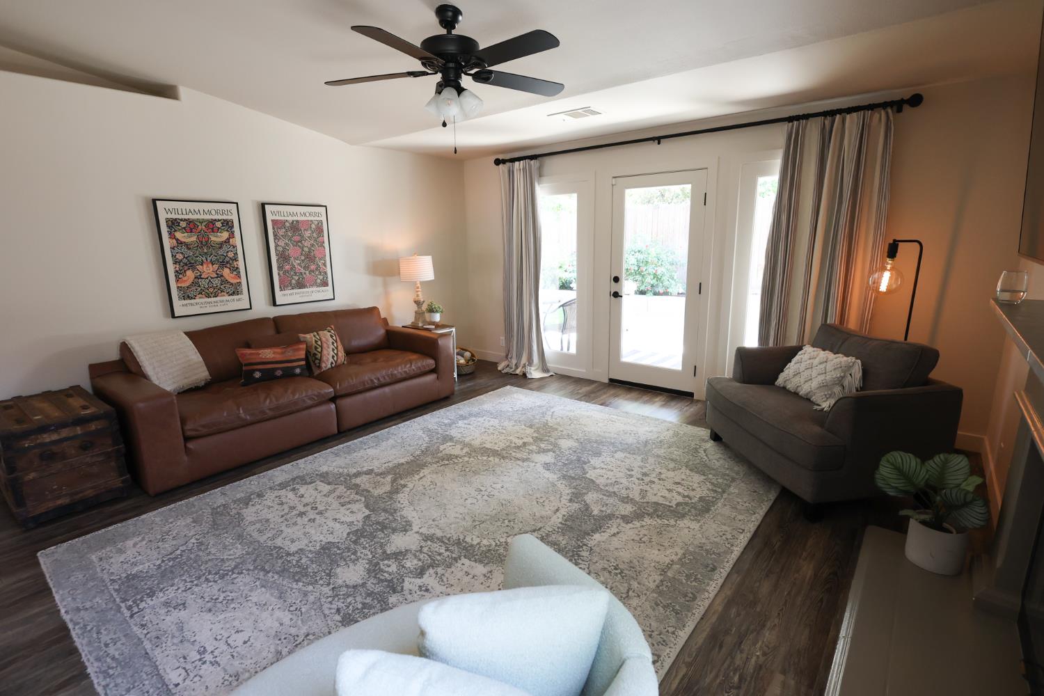 2609 Pine Castle Dr, Hanford, CA 93230