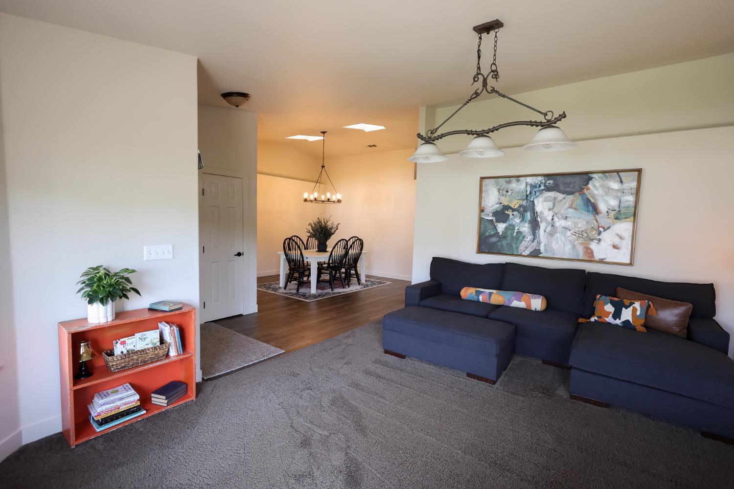 2609 Pine Castle Dr, Hanford, CA 93230