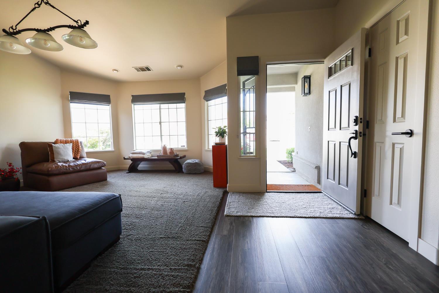 2609 Pine Castle Dr, Hanford, CA 93230