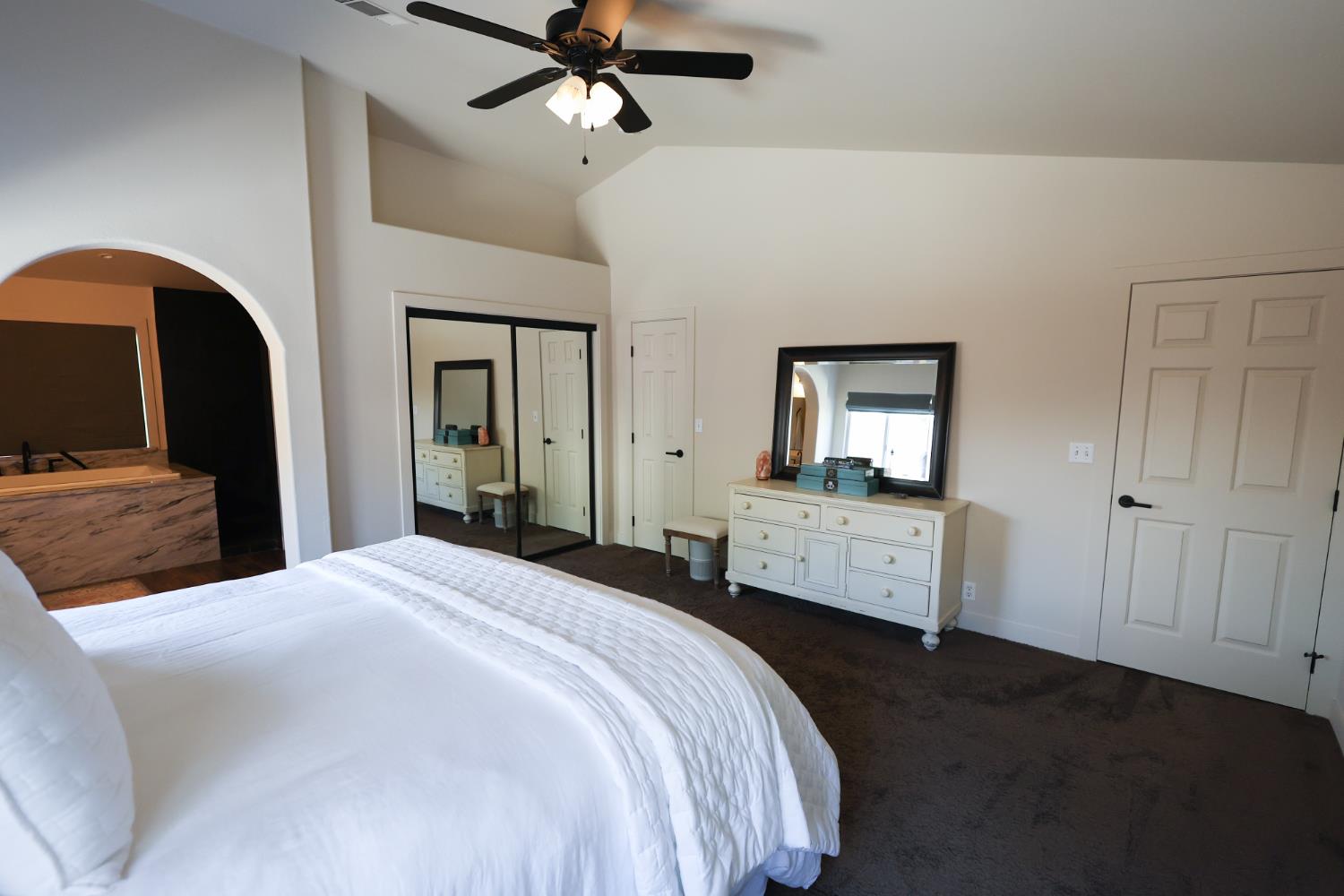 2609 Pine Castle Dr, Hanford, CA 93230