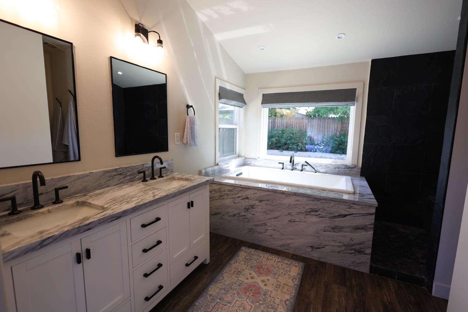 2609 Pine Castle Dr, Hanford, CA 93230