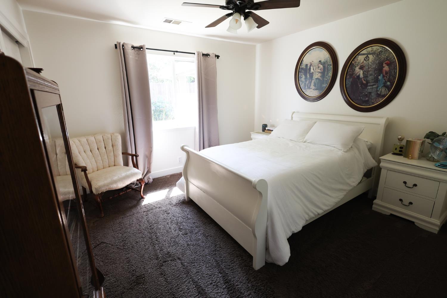 2609 Pine Castle Dr, Hanford, CA 93230