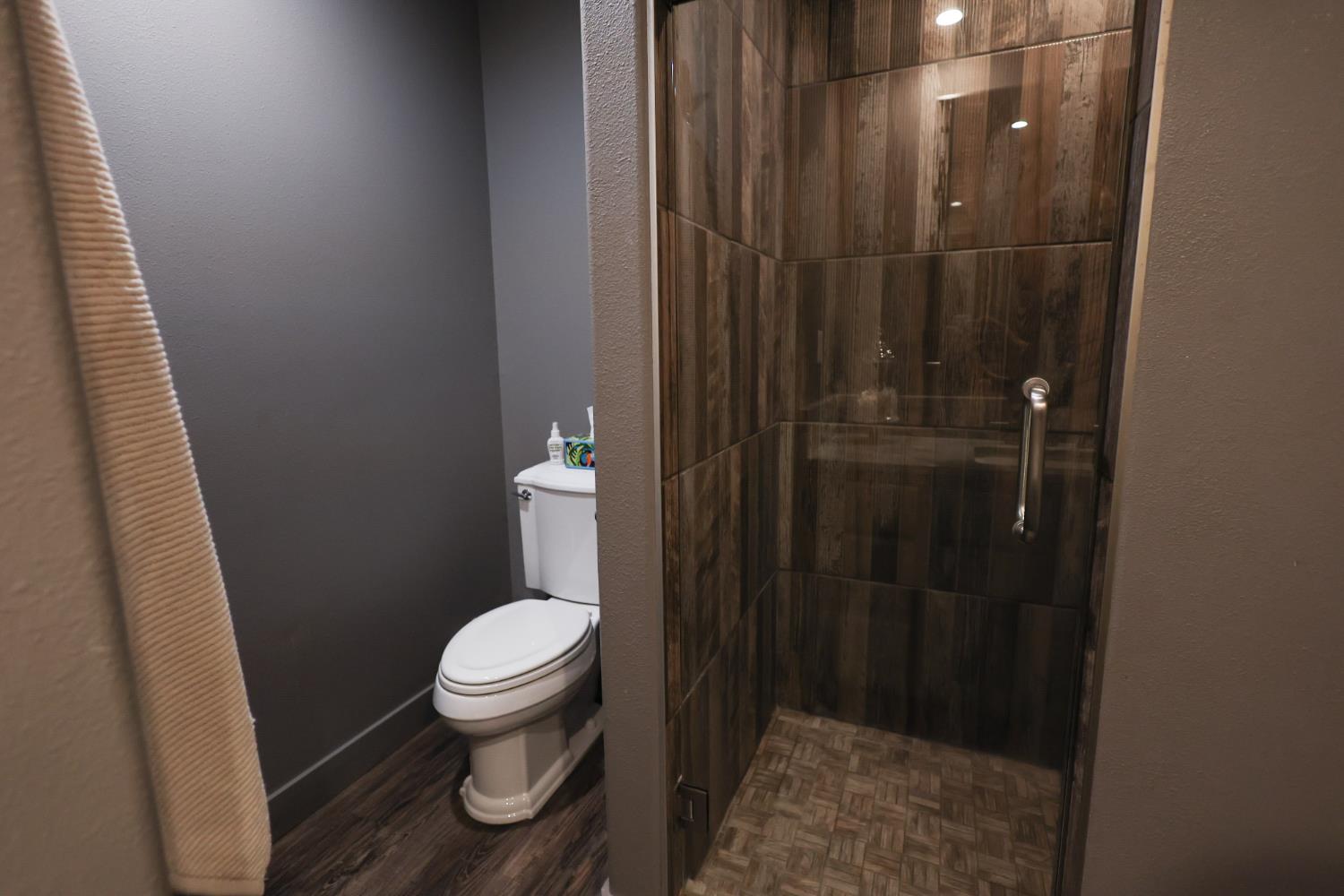 2609 Pine Castle Dr, Hanford, CA 93230