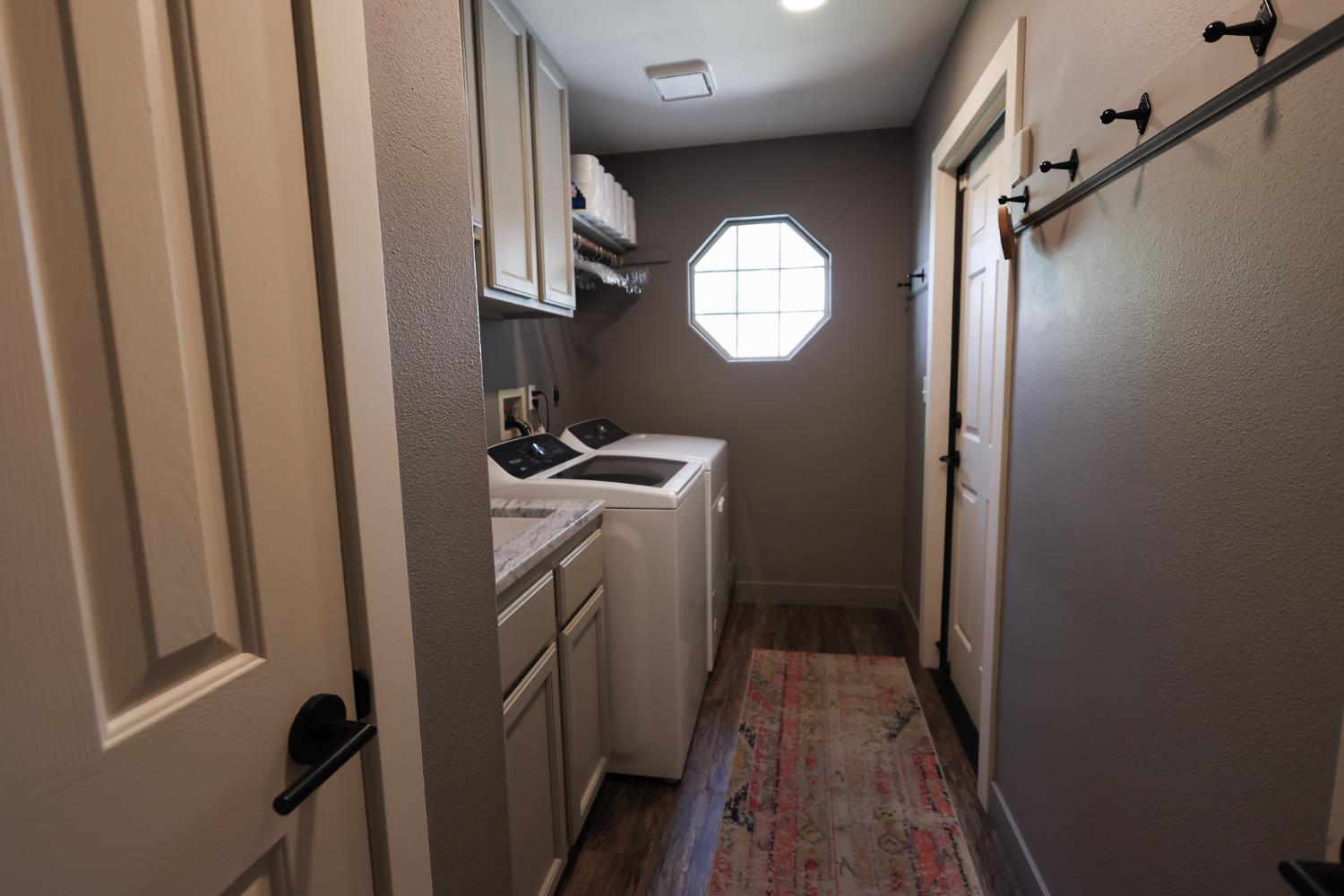 2609 Pine Castle Dr, Hanford, CA 93230