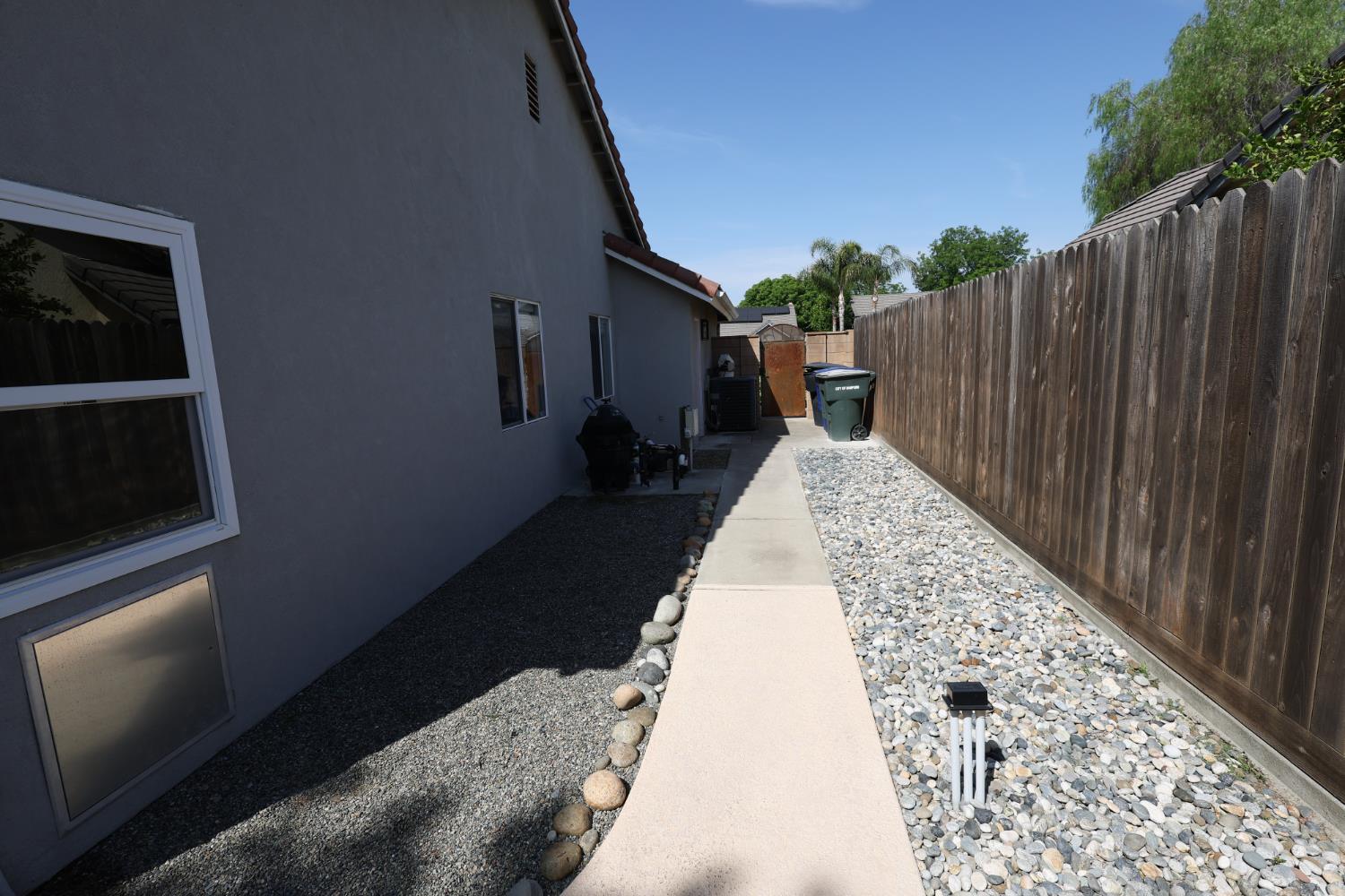 2609 Pine Castle Dr, Hanford, CA 93230