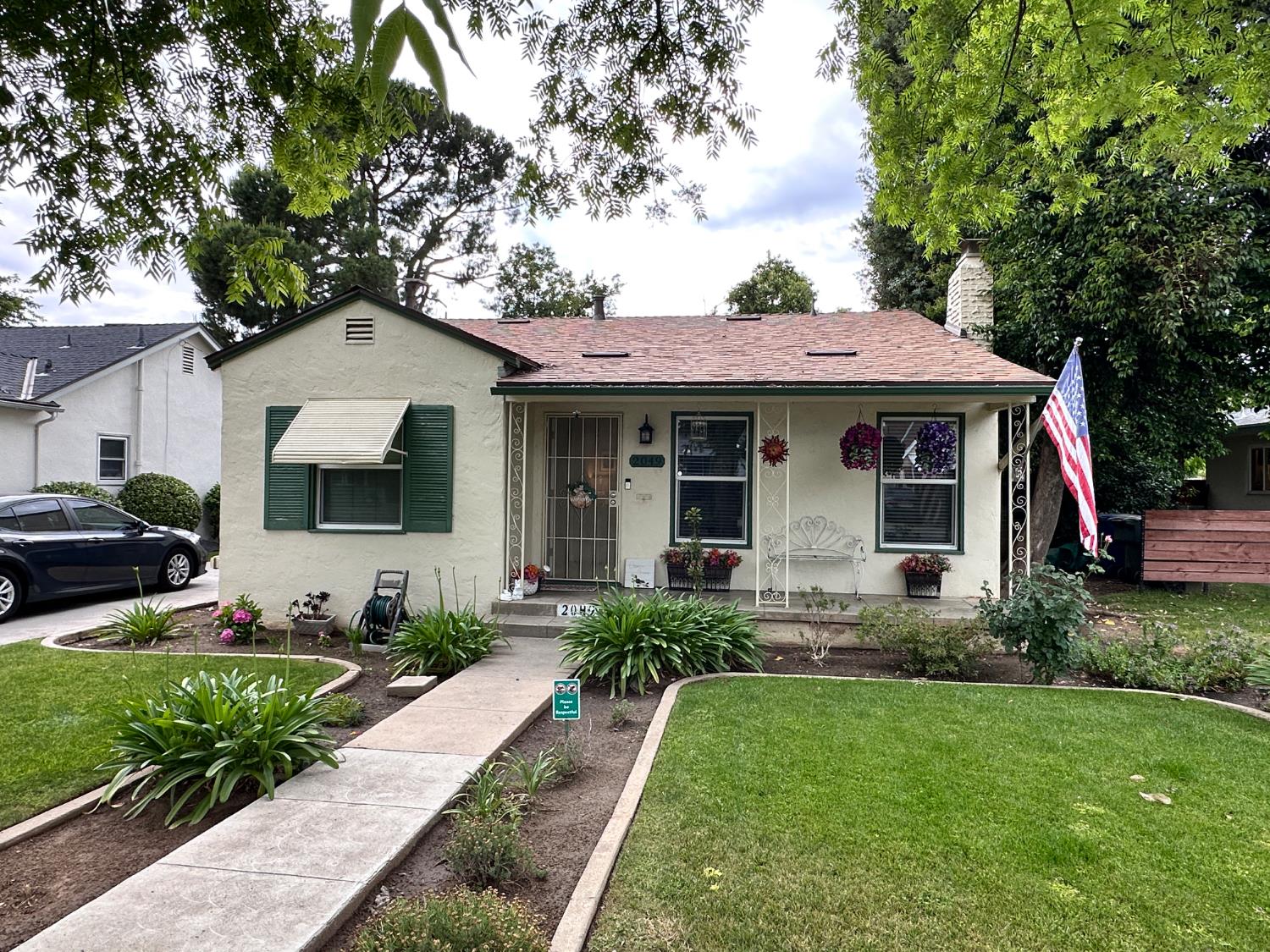 2049 N Adoline Ave, Fresno, CA 93705