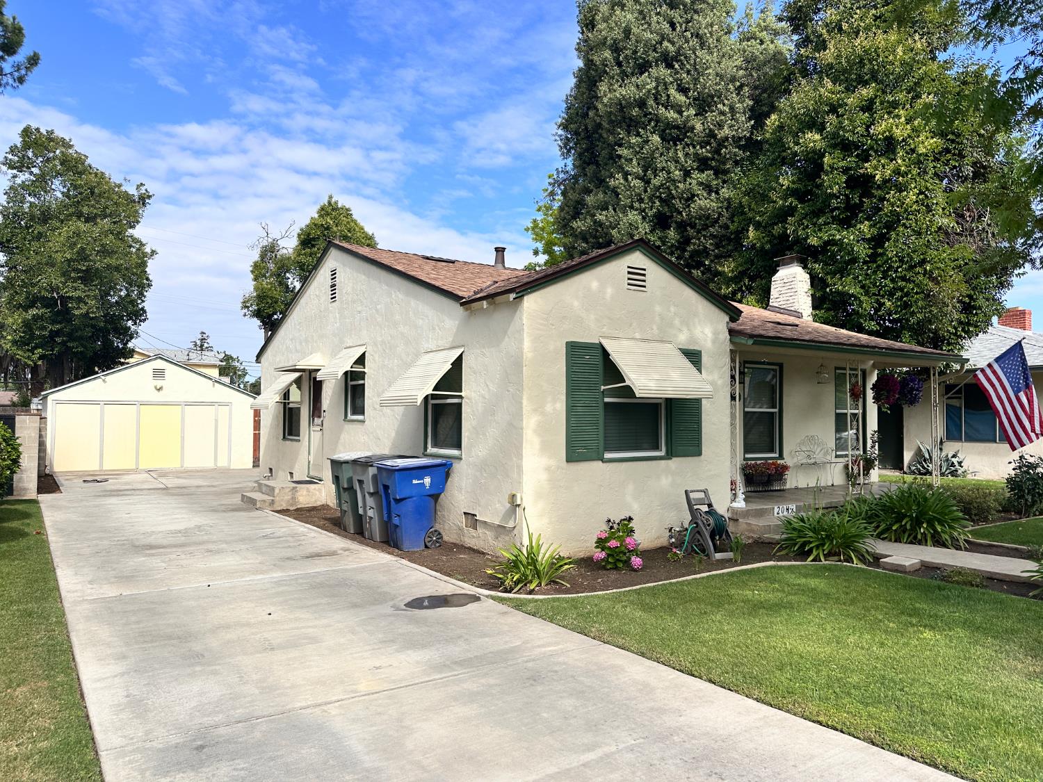 2049 N Adoline Ave, Fresno, CA 93705