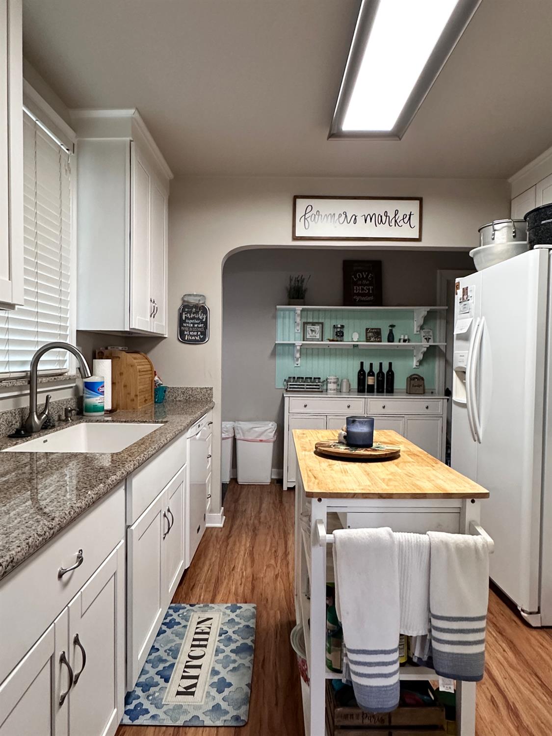 2049 N Adoline Ave, Fresno, CA 93705