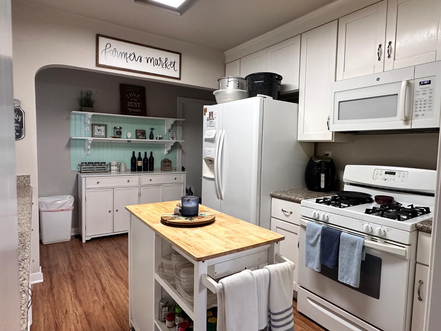 2049 N Adoline Ave, Fresno, CA 93705