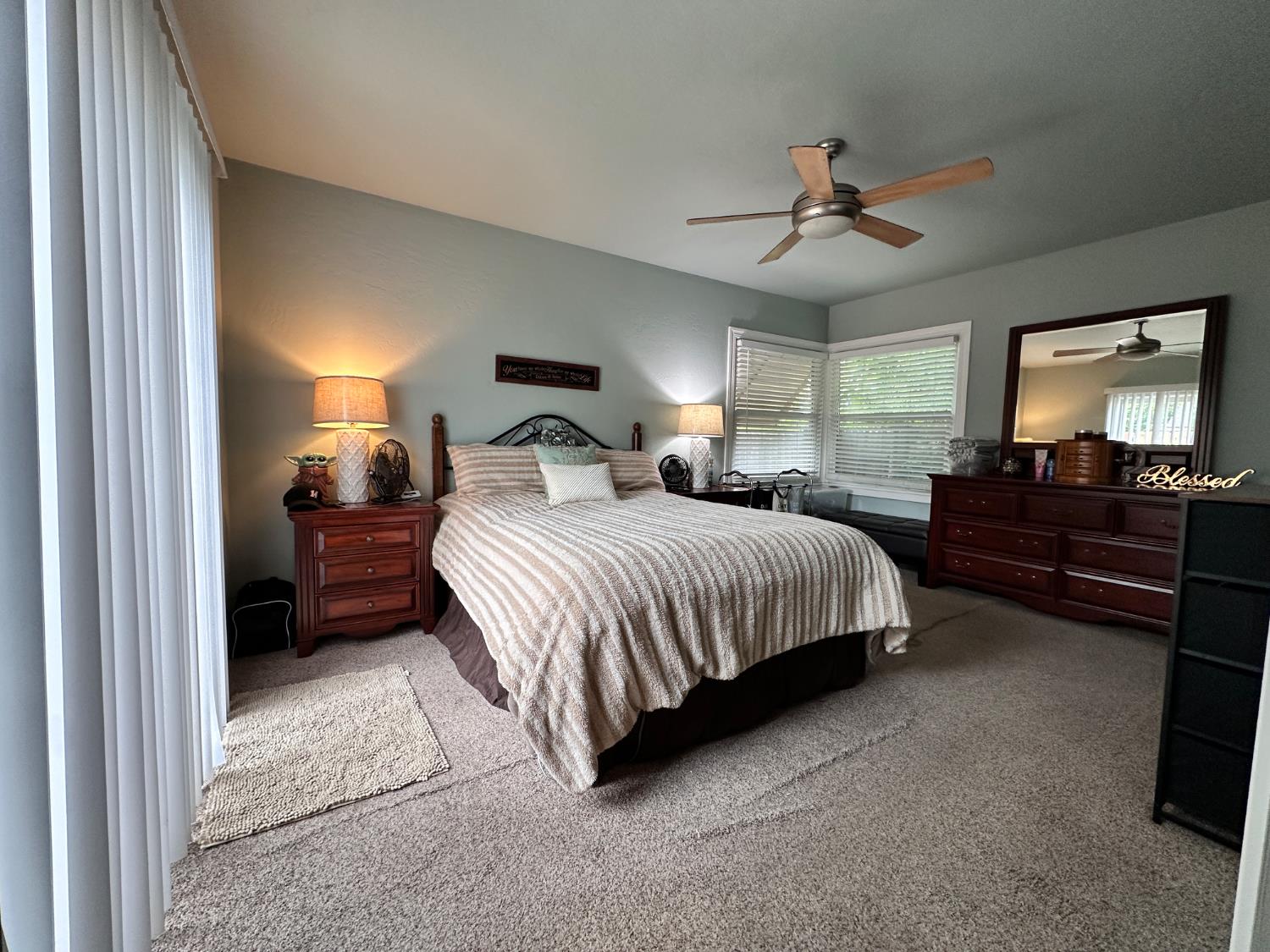 2049 N Adoline Ave, Fresno, CA 93705