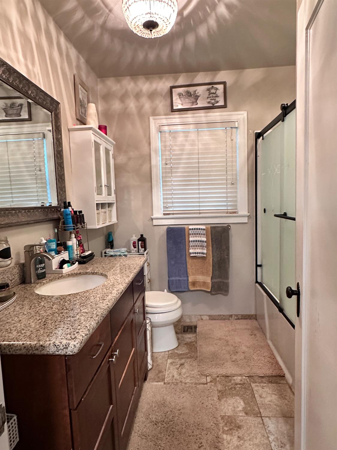 2049 N Adoline Ave, Fresno, CA 93705