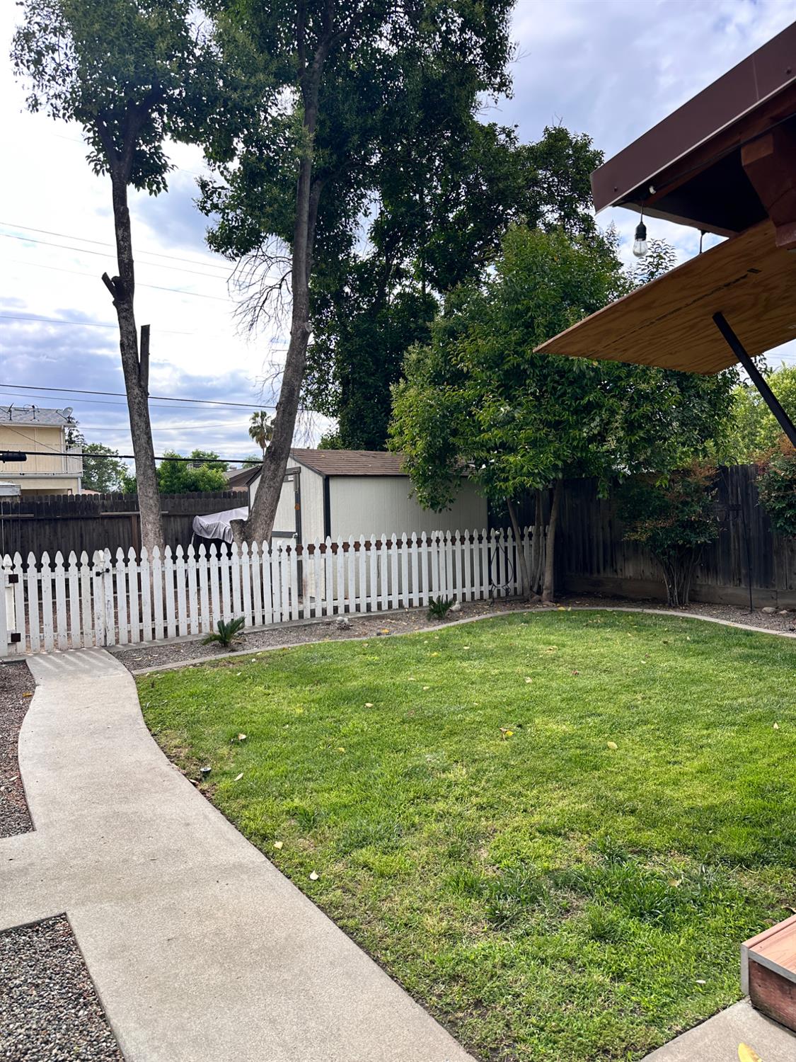 2049 N Adoline Ave, Fresno, CA 93705