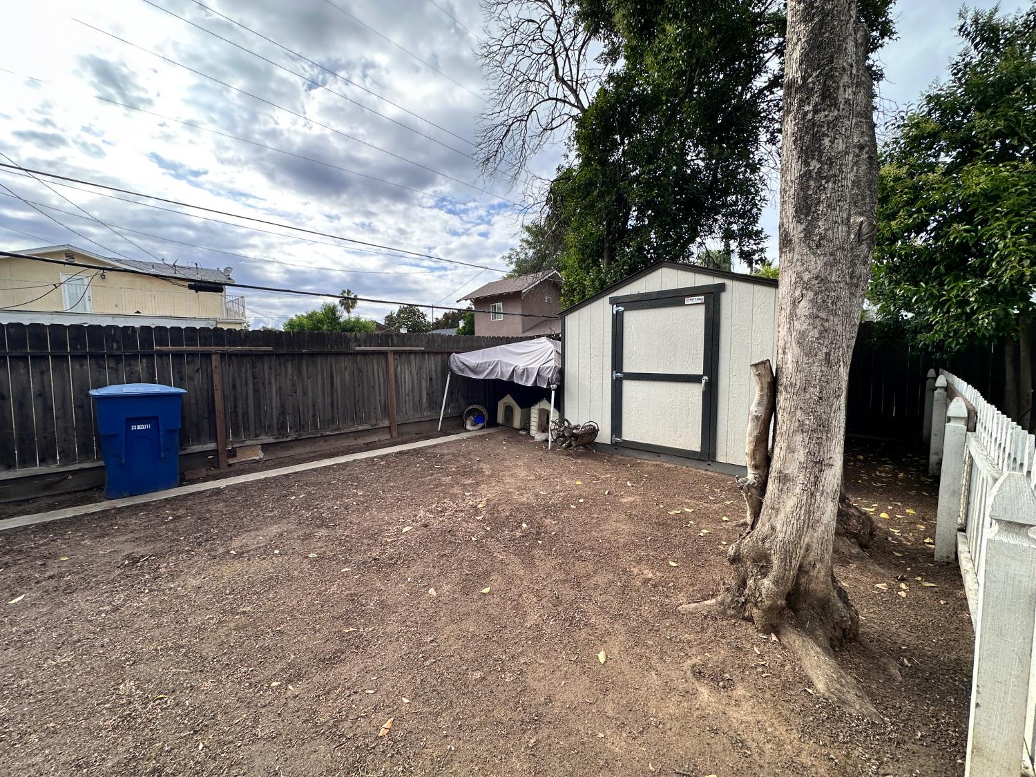 2049 N Adoline Ave, Fresno, CA 93705