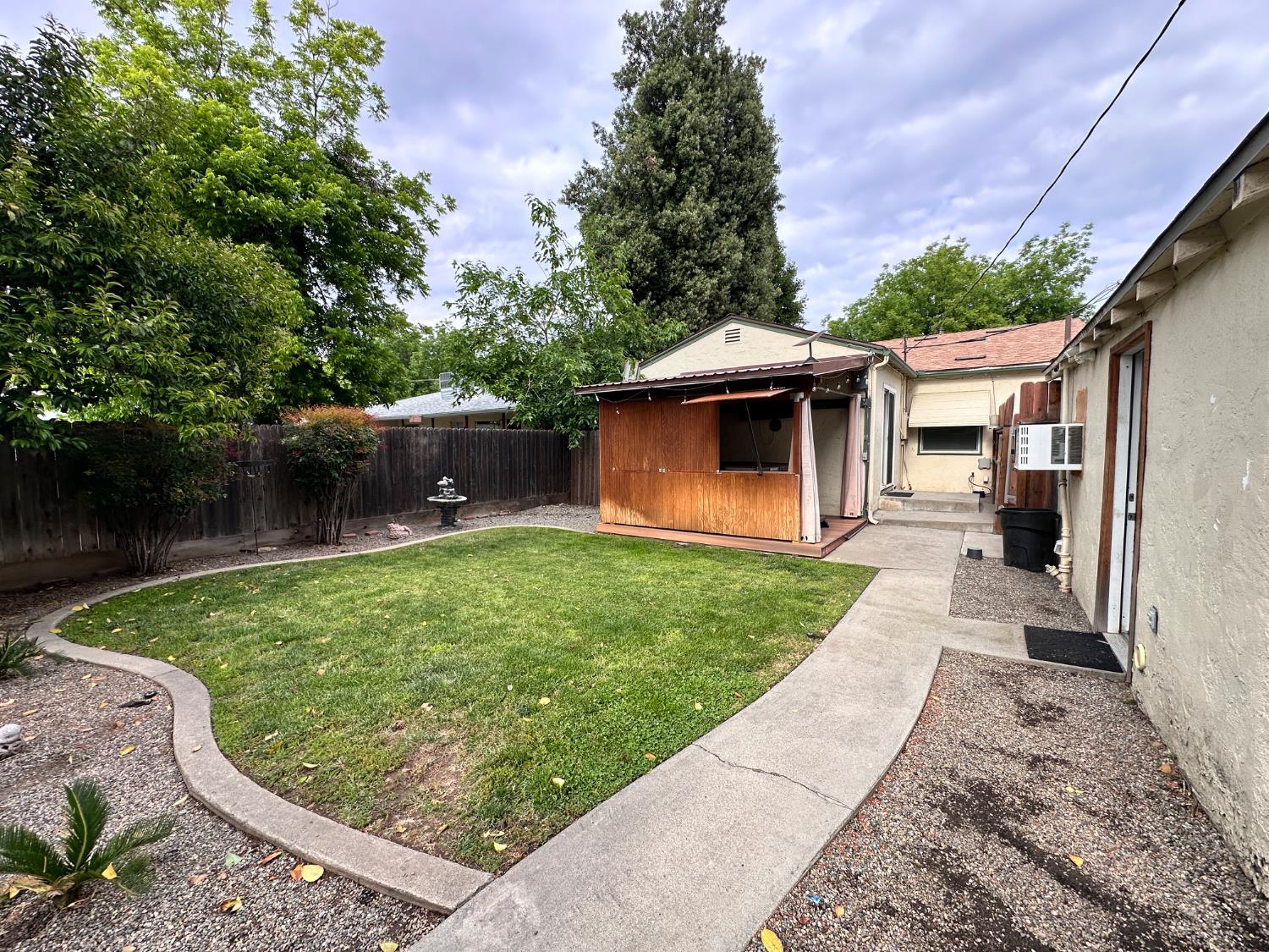 2049 N Adoline Ave, Fresno, CA 93705