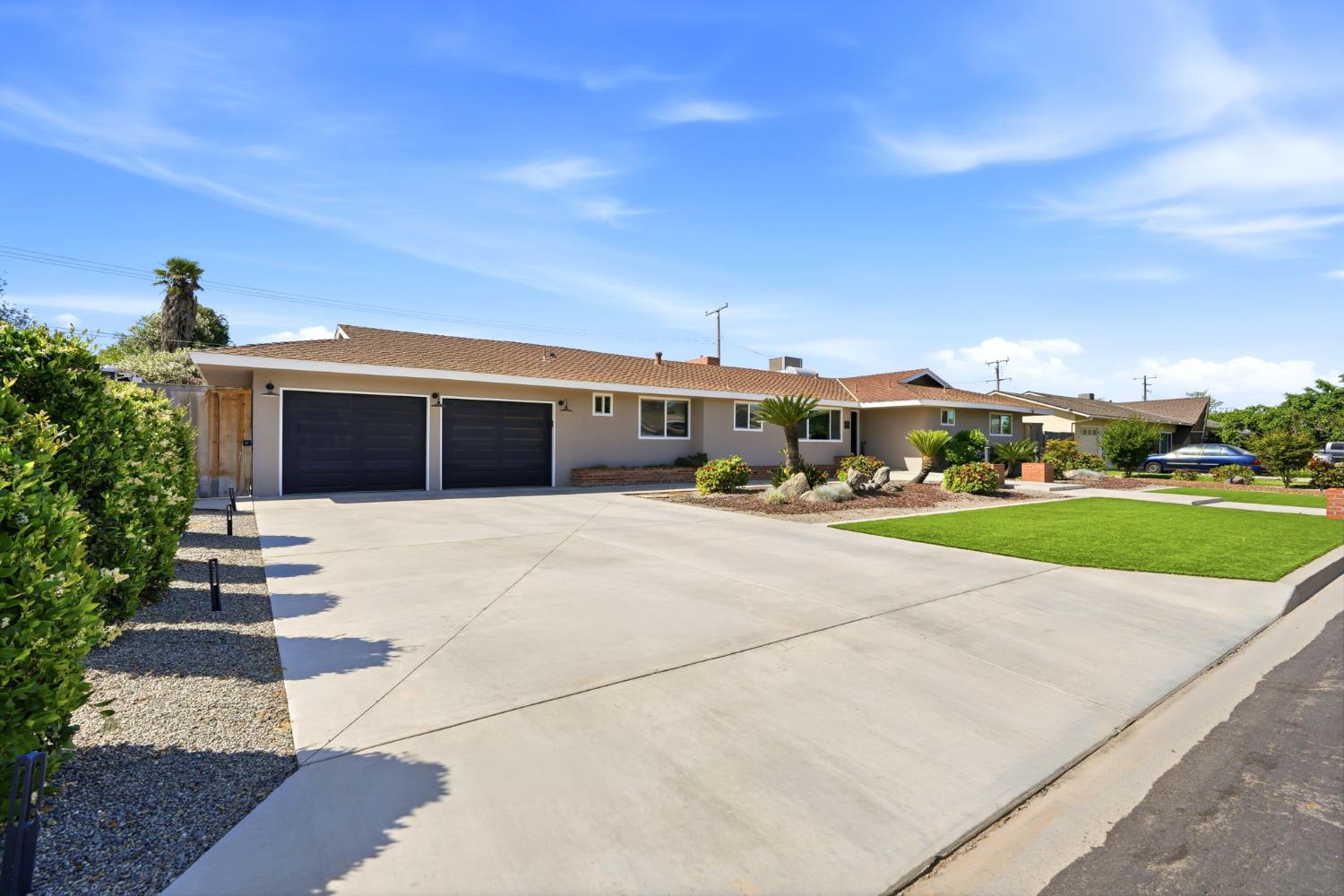 365 E Sycamore Dr, Hanford, CA 93230