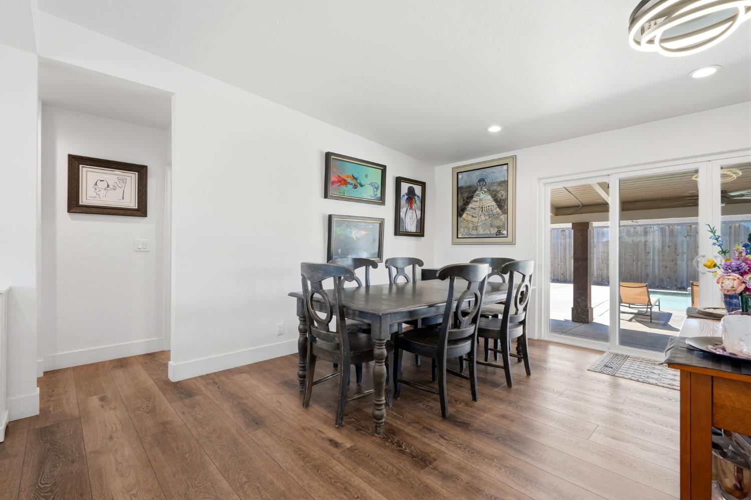 365 E Sycamore Dr, Hanford, CA 93230