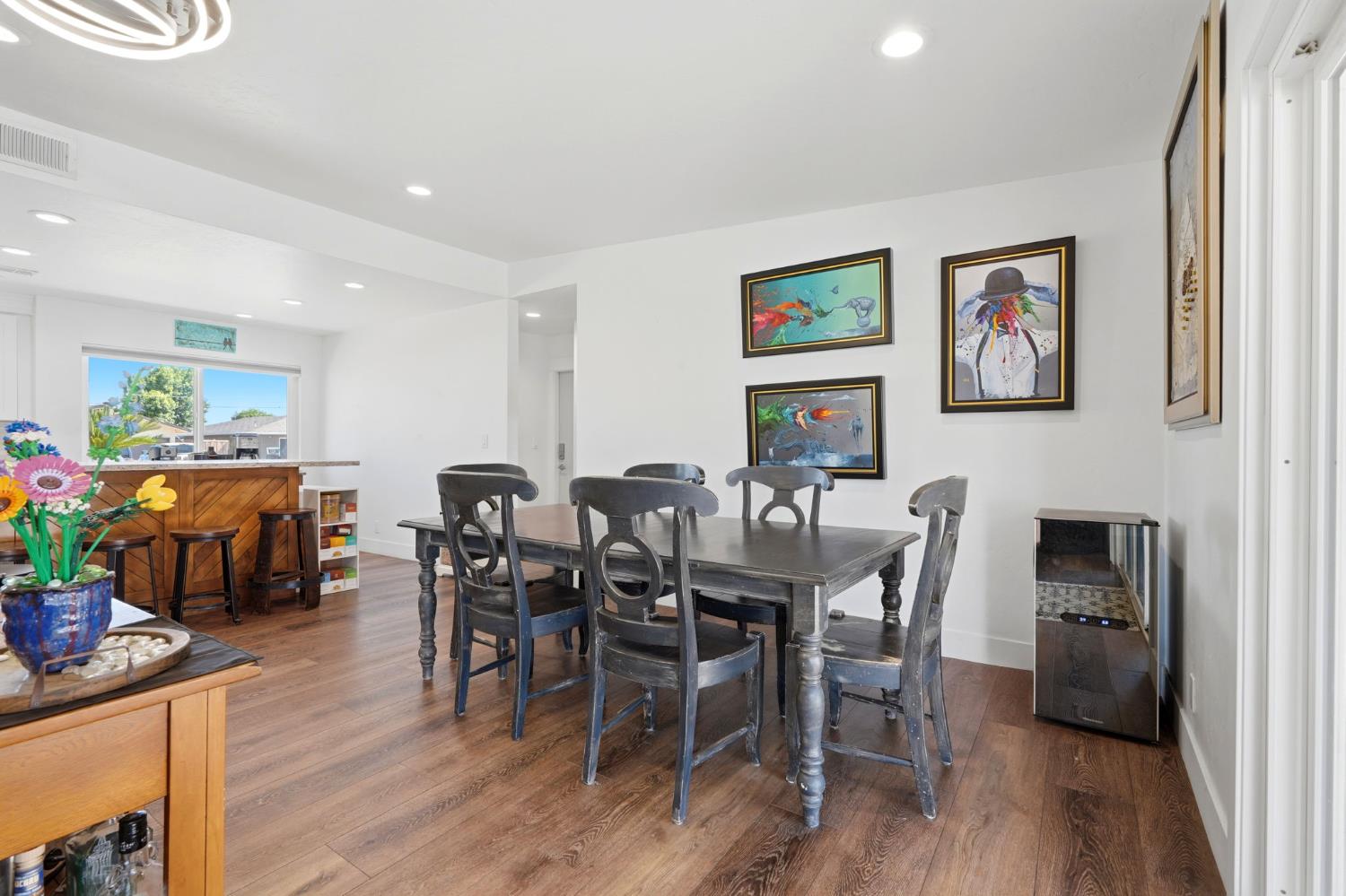 365 E Sycamore Dr, Hanford, CA 93230