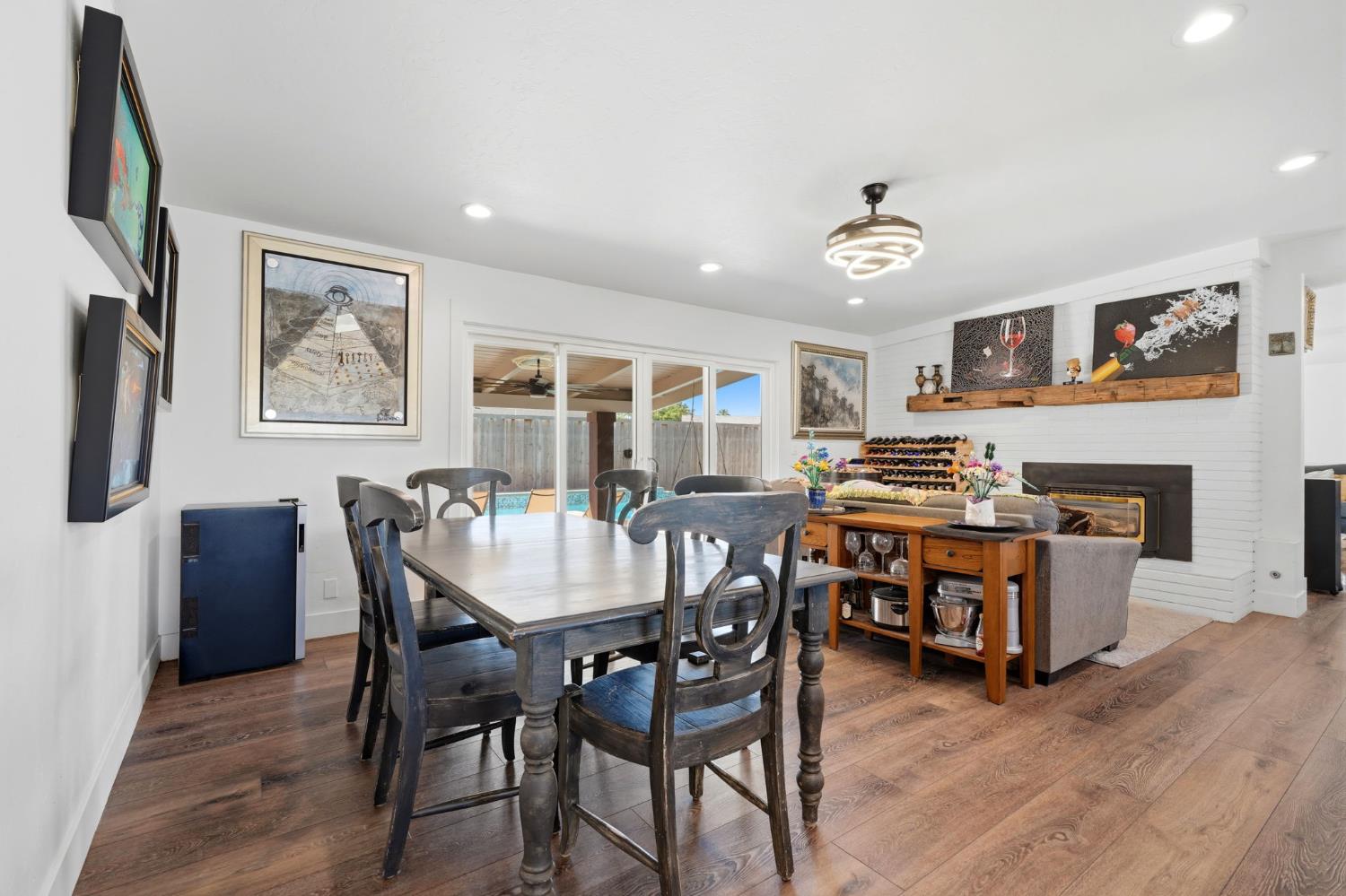 365 E Sycamore Dr, Hanford, CA 93230