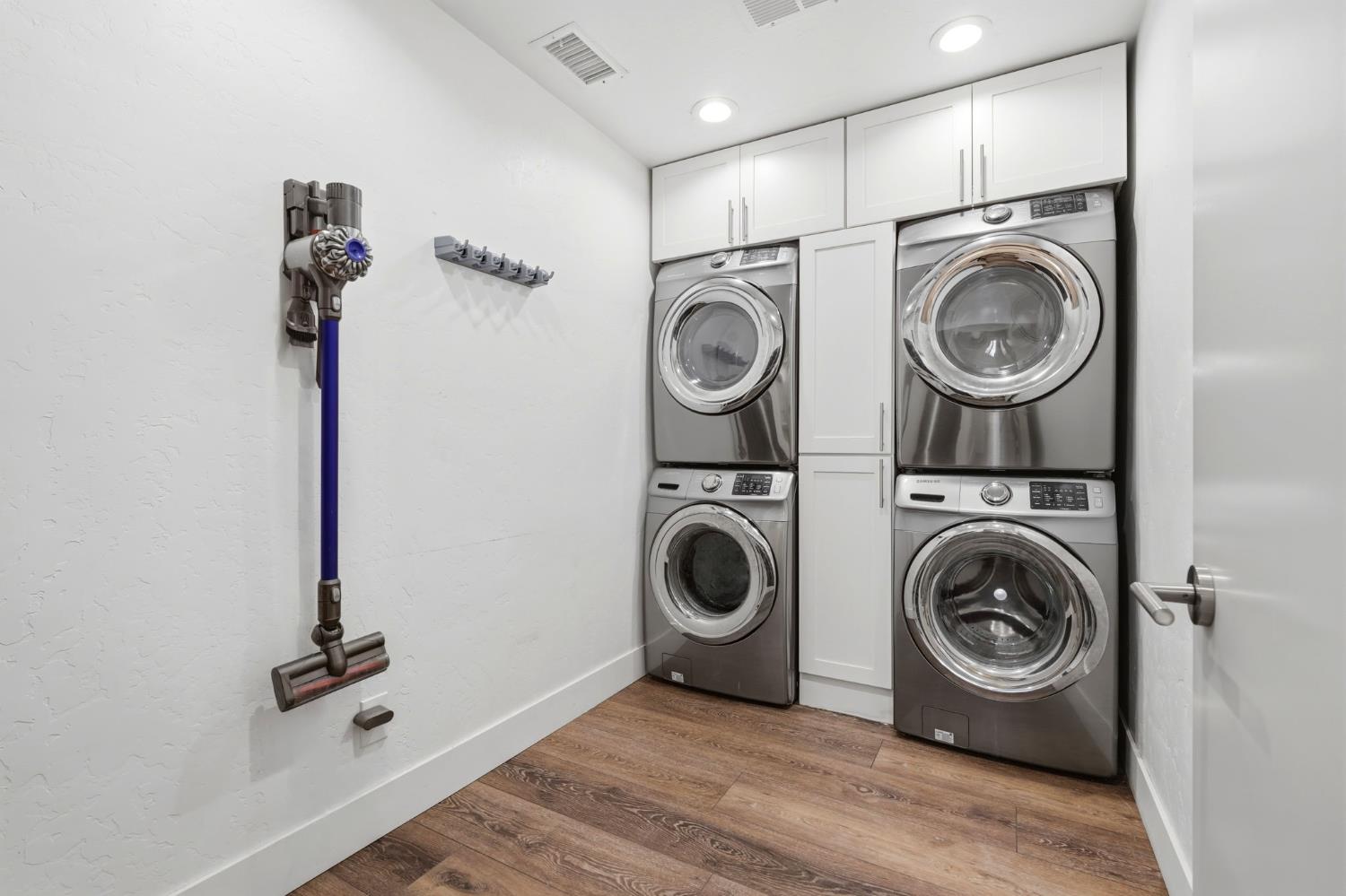 365 E Sycamore Dr, Hanford, CA 93230