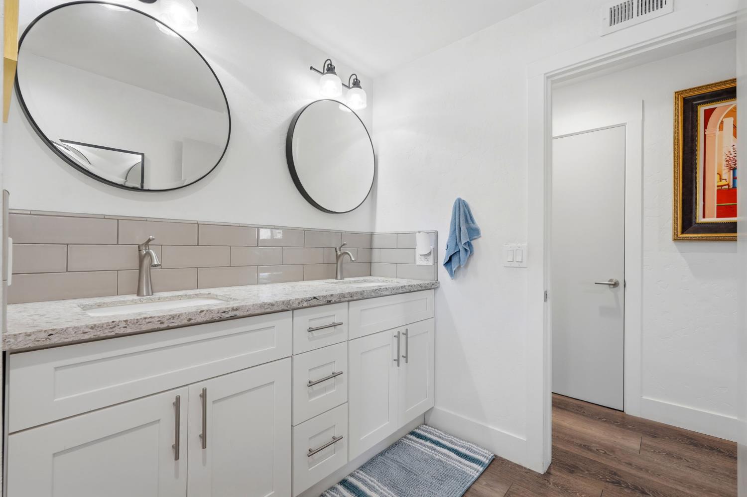 365 E Sycamore Dr, Hanford, CA 93230