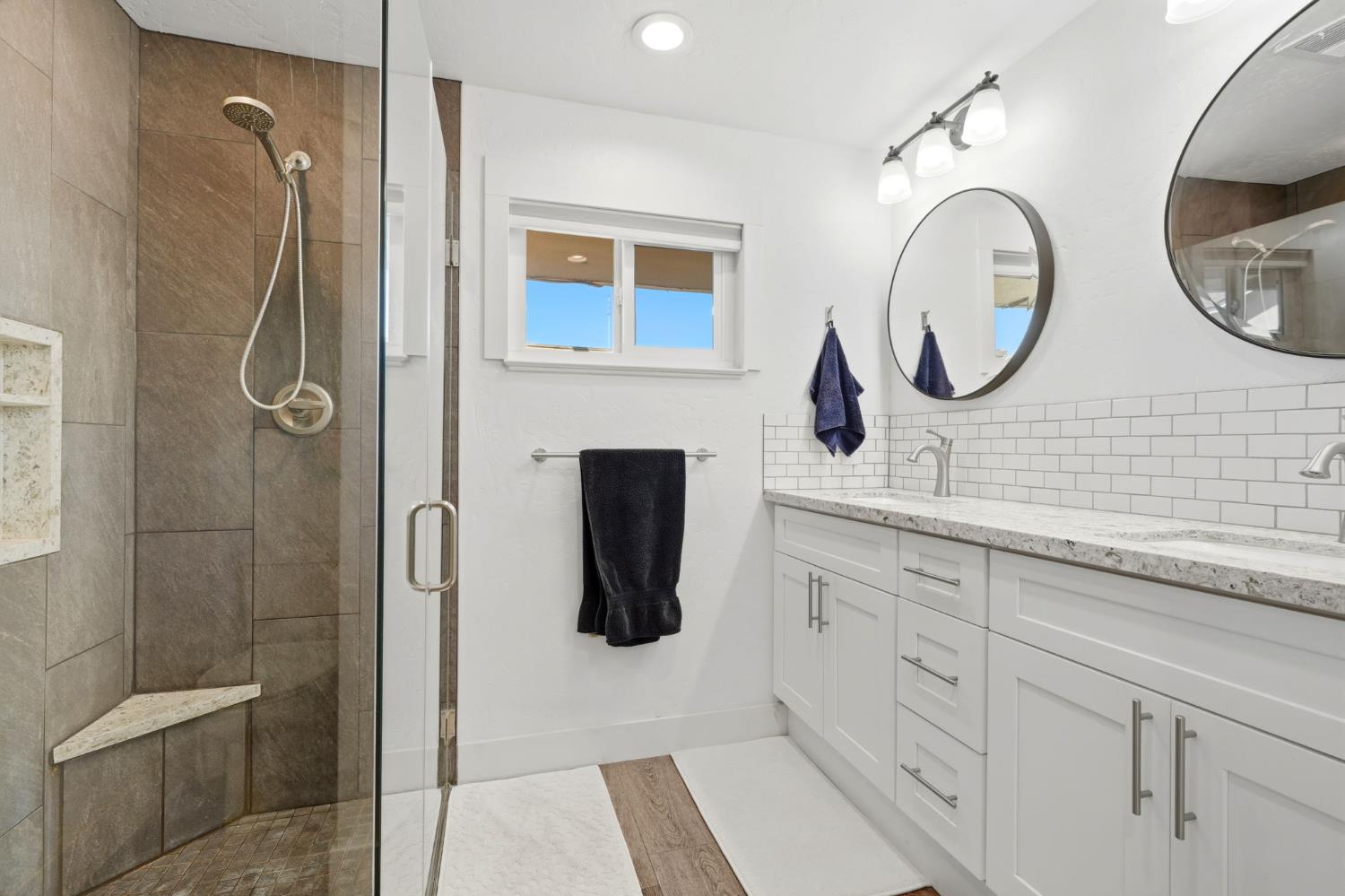 365 E Sycamore Dr, Hanford, CA 93230