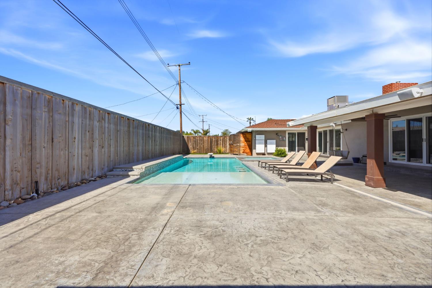 365 E Sycamore Dr, Hanford, CA 93230