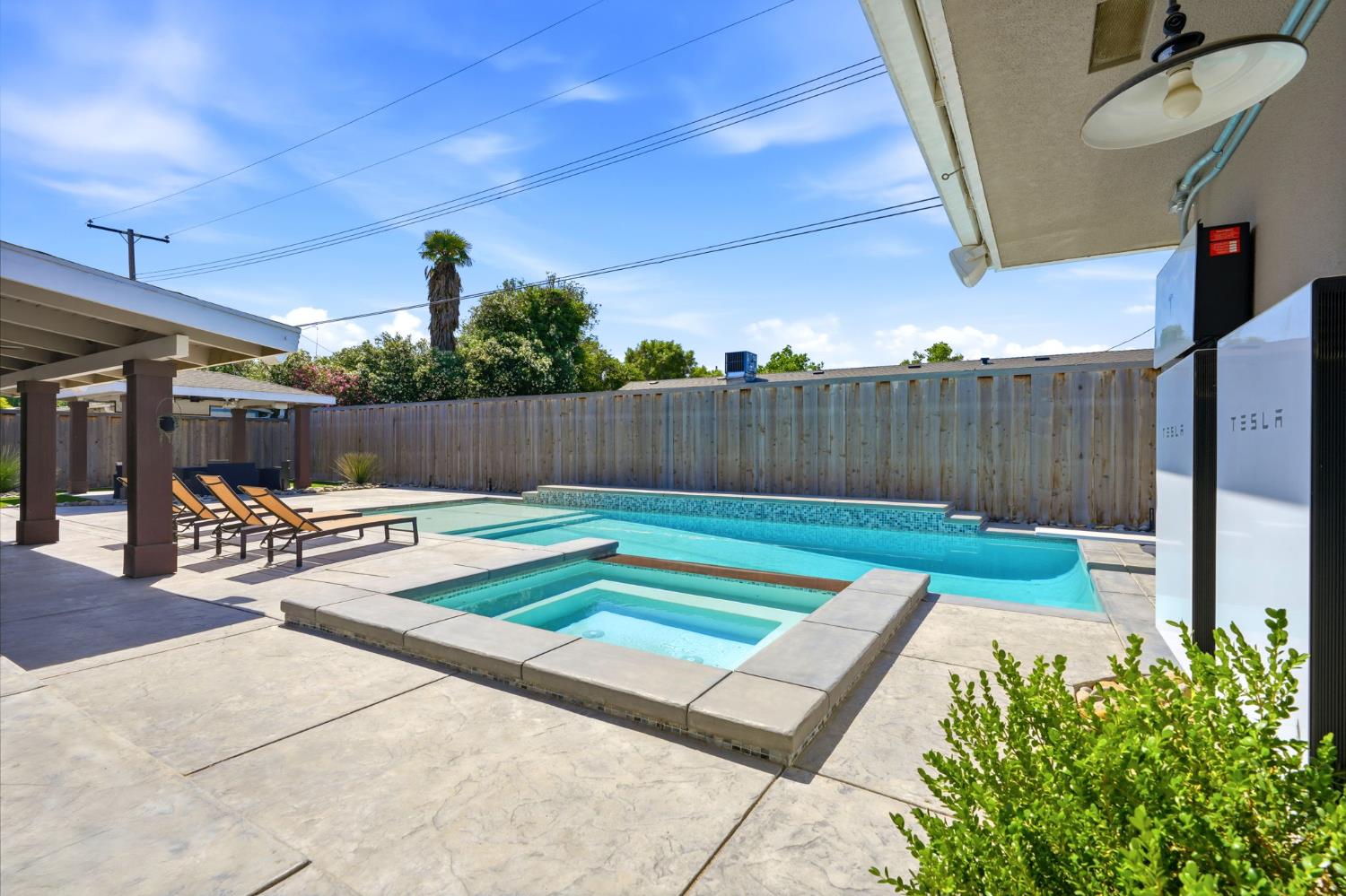 365 E Sycamore Dr, Hanford, CA 93230