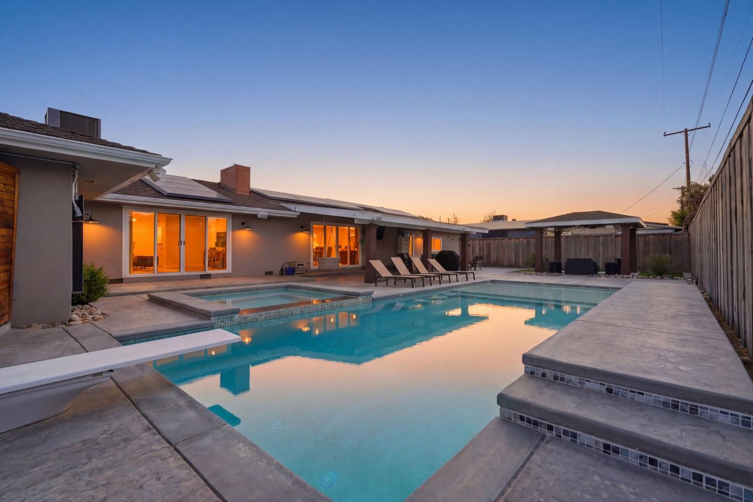 365 E Sycamore Dr, Hanford, CA 93230