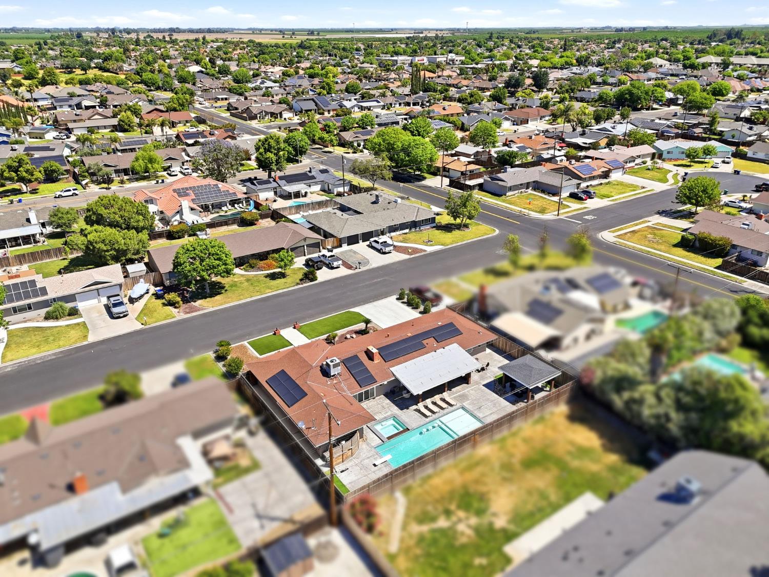 365 E Sycamore Dr, Hanford, CA 93230