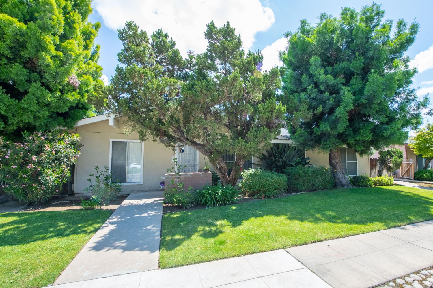 6250 N Fresno St, Fresno, CA 93710