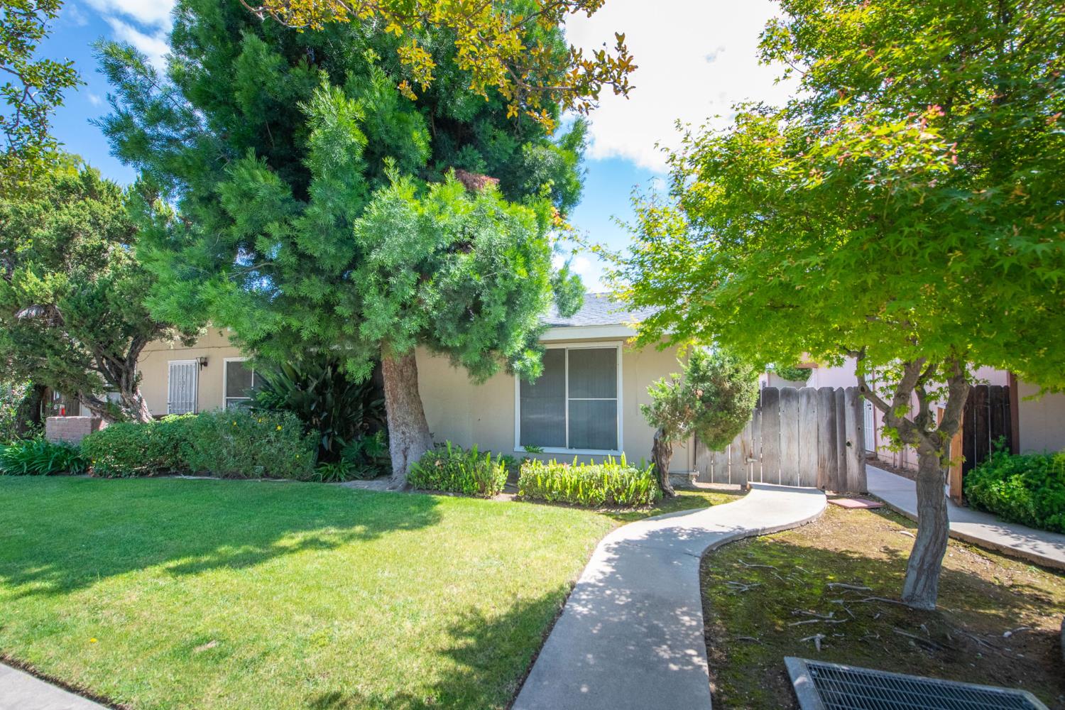 6250 N Fresno St, Fresno, CA 93710