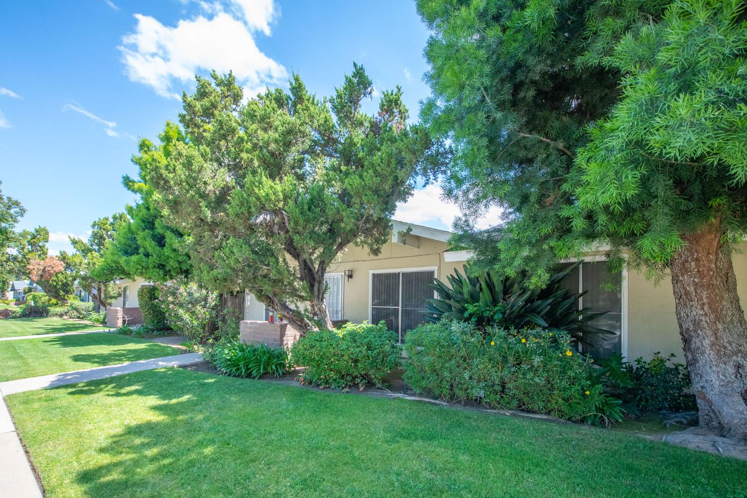 6250 N Fresno St, Fresno, CA 93710