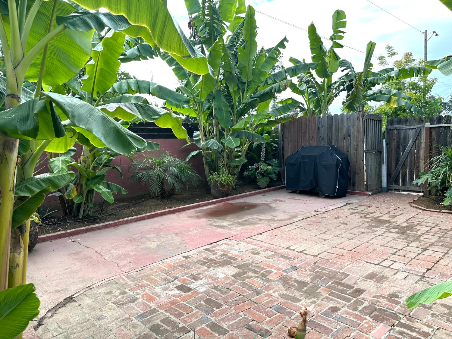 93 E Andrews Ave, Fresno, CA 93704