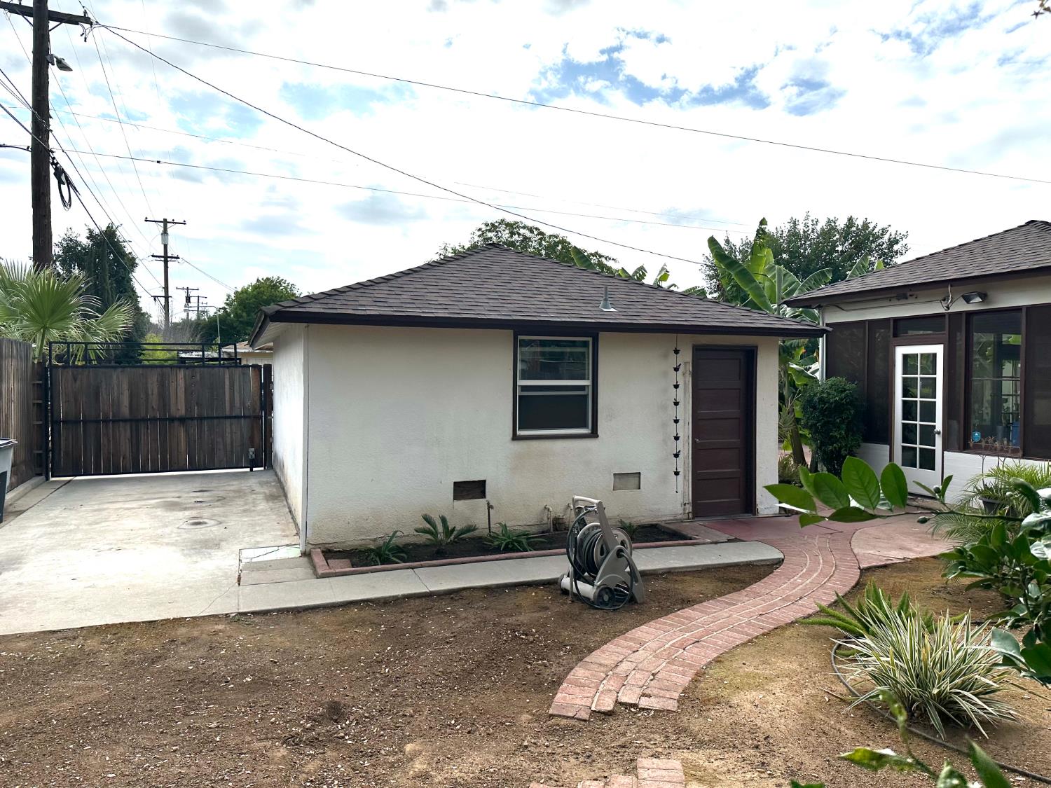 93 E Andrews Ave, Fresno, CA 93704