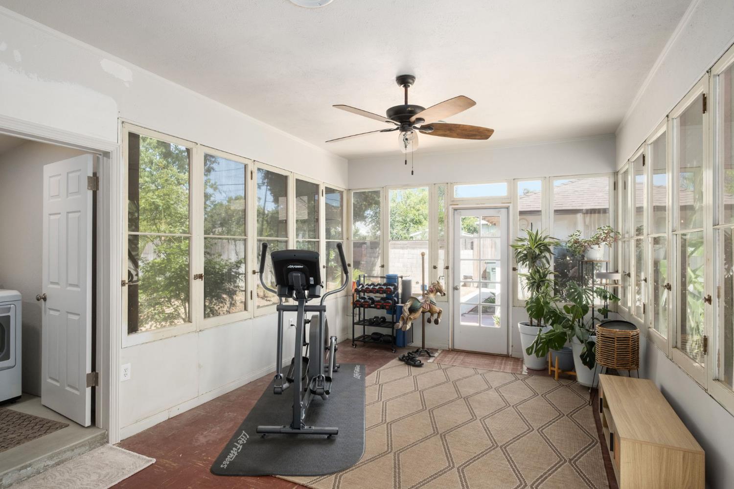 93 E Andrews Ave, Fresno, CA 93704